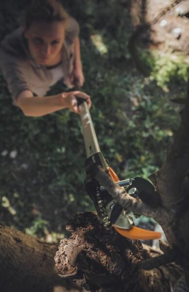 Fiskars UPX86 Teleskopik Yüksek Dal Budama Makası