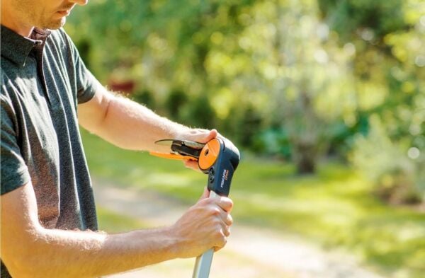 Fiskars UPX86 Teleskopik Yüksek Dal Budama Makası