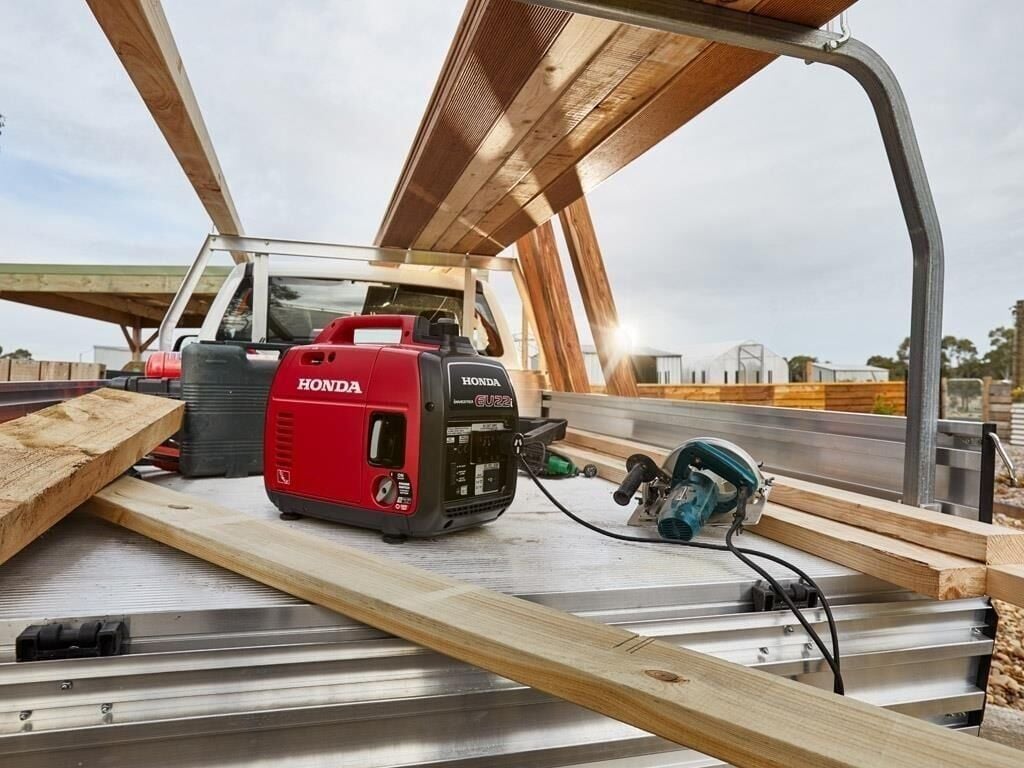 Honda EU 22i İnvertörlü 2.2 kVa Benzinli Süper Sessiz Jeneratör