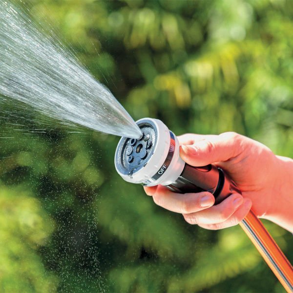 Claber 9334 Sprıngy Hortum Set Makaralı Sihirli Hortum 15 Metre Uzar Başlangış Seti Askılı Ve Duşlu Sulama